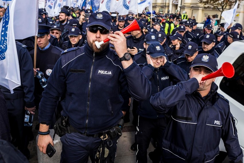 Policjanci rozpoczęli akcję protestacyjną 10 lipca, jednak...