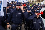 Trwa protest policjantów. Sprawdź, jakie są ich żądania! [LISTA]