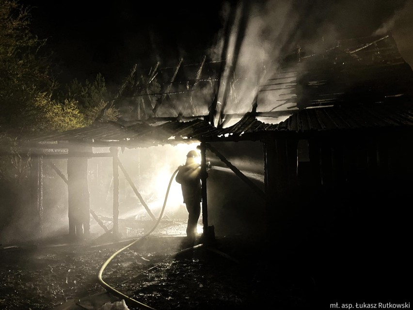 Poważny pożar budynku w Ełku. Obok znajdował się dom...