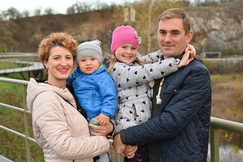 Karolina Witecka z mężem Mariuszem i dziećmi -...