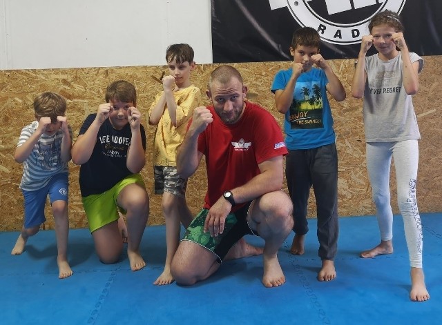 Bezpłatne treningi Muai Thai poprowadzi weteran polskich i zagranicznych klatek MMA, medalista Mistrzostw Polski Muay Thai Marcin Elsner.