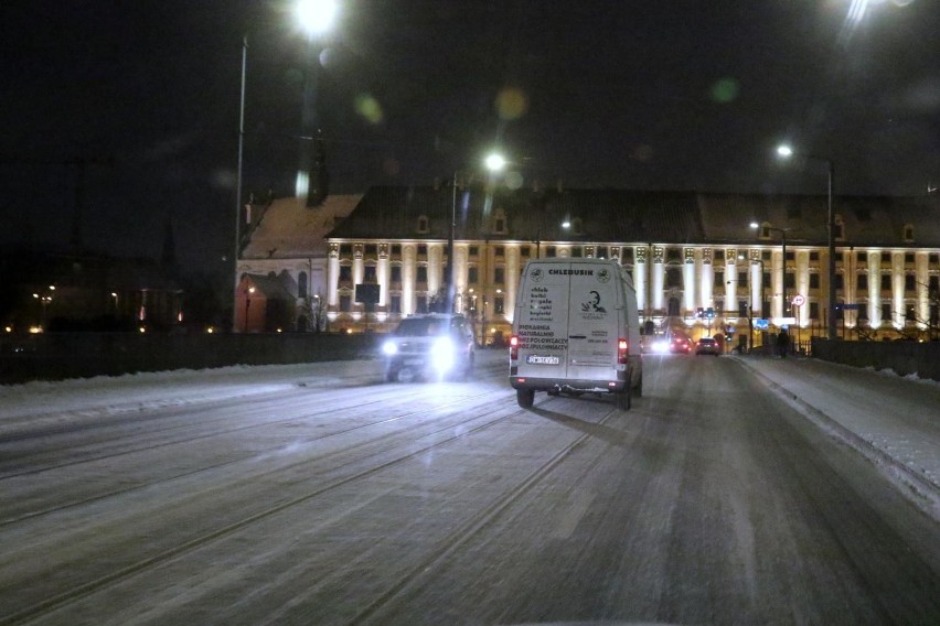 Dziś przez cały dzień będzie trzymał mróz. Na szczęście z...