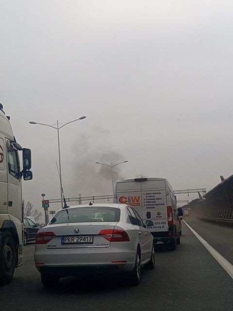 Pożar samochodu na Autostradowej Obwodnicy Wrocławia...