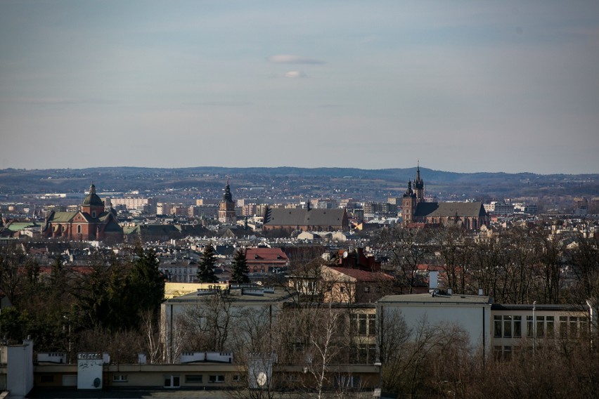 Wiosenna panorama Krakowa z Kopca Krakusa