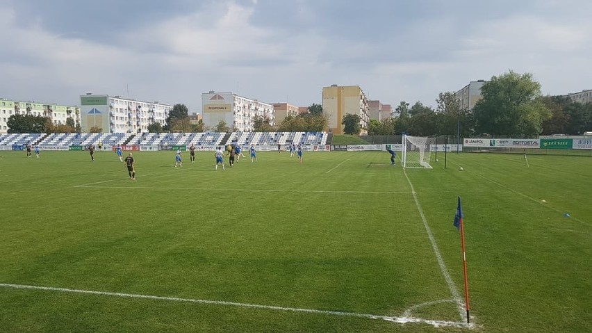Mecz 8. kolejki III ligi Unia Janikowo - Kotwica Kołobrzeg. Zapis relacji na żywo