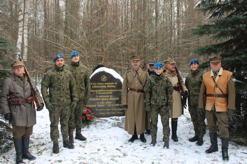 Uczniowie, harcerze oraz kombatanci z regionu świętokrzyskiego wzięli udział w "Hubalowej Wigilii"