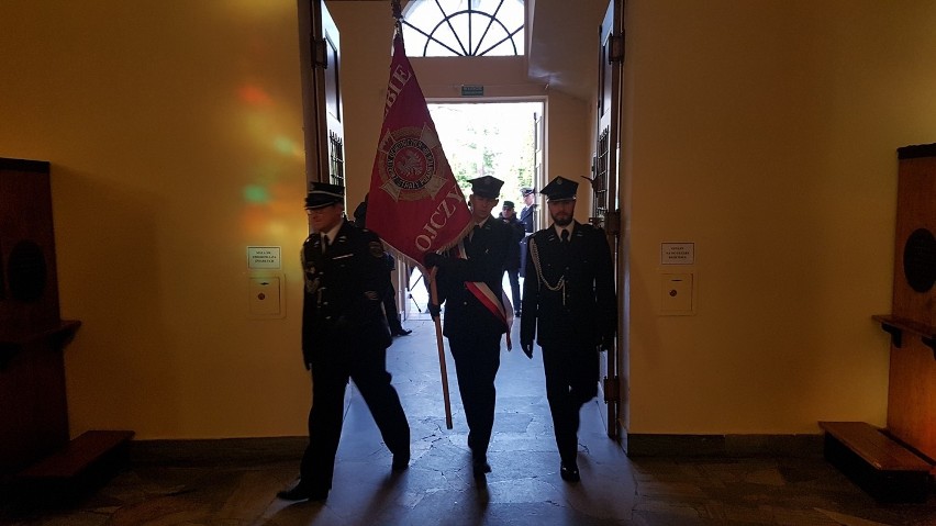 Pogrzeb oficerów Marynarki Wojennej w Helu. Bohaterowie polskiego wybrzeża będą godnie pochowani [ZDJĘCIA, WIDEO]