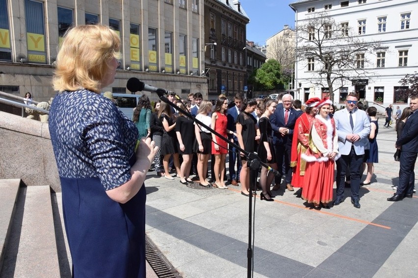 Bielsko-Biała: prezydent zatańczył poloneza z maturzystami