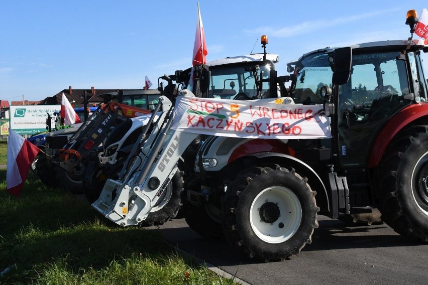 Wielki protest rolników na trasie Łopuszno - Włoszczowa. Traktory na trasie! [WIDEO, zdjęcia]