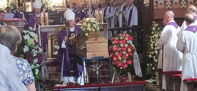 Uroczystemu nabożeństwu przewodniczył arcybiskup Wacław Depo. Więcej na kolejnych zdjęciach