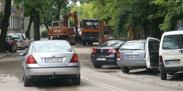 Gruntowna przebudowa ulicy Domagalskiego ma potrwać jeszcze do października. Na razie trzeba jeździć objazdami.