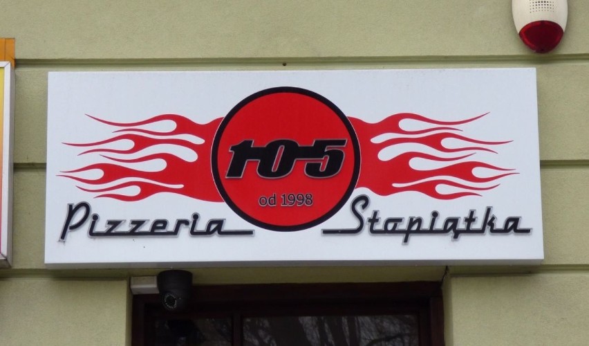 105 - Pizzeria Stopiątka - znajduje się na buskim rynku,...