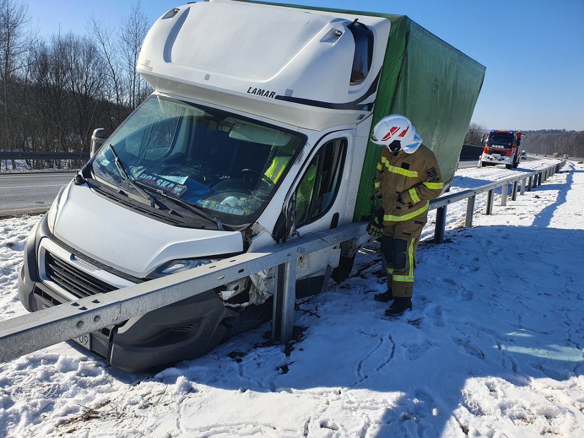 Groźny wypadek na autostradzie A4 w okolicy gminy Krzeszowice. Od samochodu odpadło koło