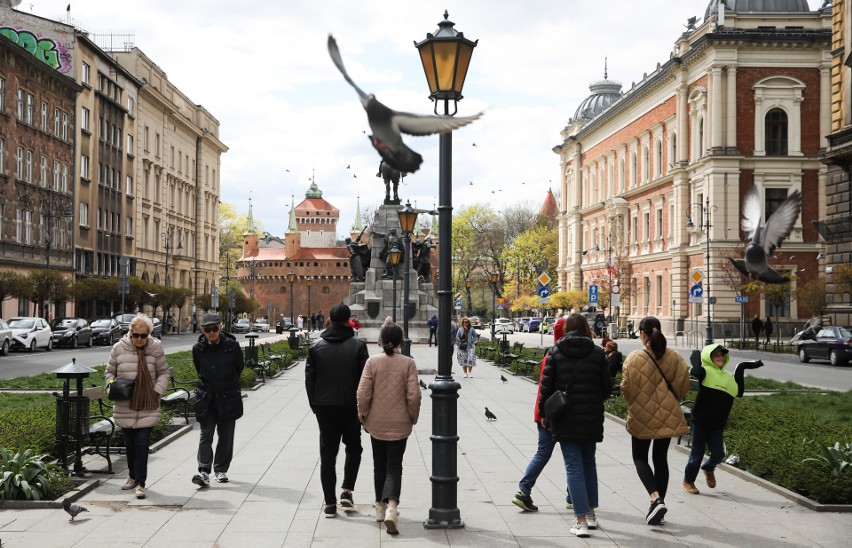 Kraków. Piękna Niedziela Wielkanocna. Mieszkańcy wybrali się na świąteczne spacery [ZDJĘCIA]