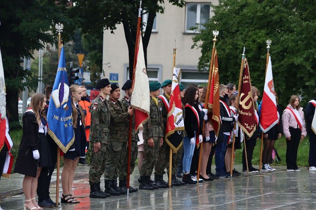 Obchody 82. rocznicy wybuchu drugiej wojny światowej w Częstochowie. Główne uroczystości odbyły się na Placu Pamięci Narodowej.Zobacz kolejne zdjęcia. Przesuwaj zdjęcia w prawo - naciśnij strzałkę lub przycisk NASTĘPNE