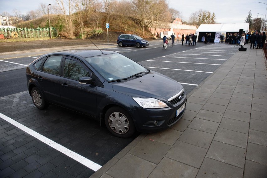 Oficjalne otwarcie nowego parkingu na ul. Gregorkiewicza /...