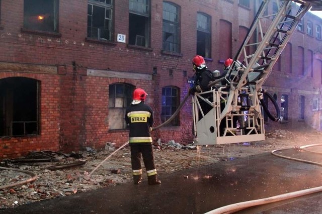 Strażacy opanowali pożar ok. 6.00. W dawnym Zefamie całkowicie spaliła się hala o powierzchni 400 mkw. 