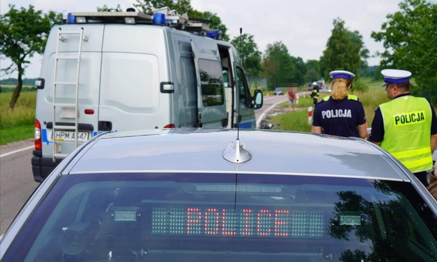 Wyrzyki. Wypadek na DK 64 na trasie Bożejewo - Łomża. Zderzyły się trzy pojazdy. Droga jest zablokowana