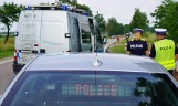 Wyrzyki. Wypadek na DK 64 na trasie Bożejewo - Łomża. Zderzyły się trzy pojazdy. Droga jest zablokowana