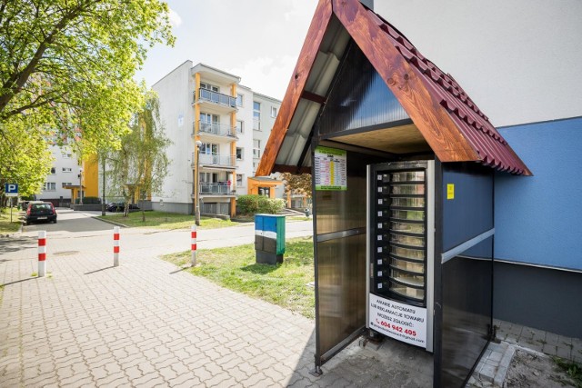 Automaty to w istocie samoobsługowe chłodnie, w których można kupować gotówką i kartą płatniczą.