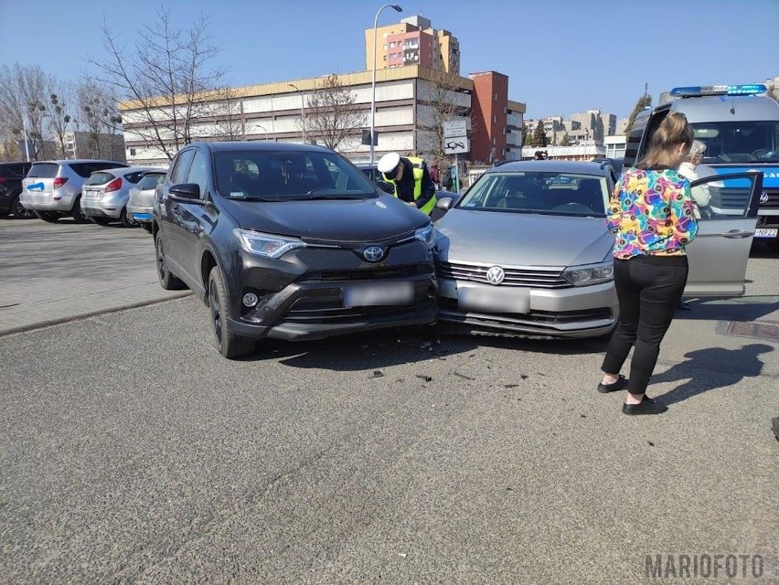 Na ul. Sosnkowskiego w Opolu zderzyły się dwa samochody...