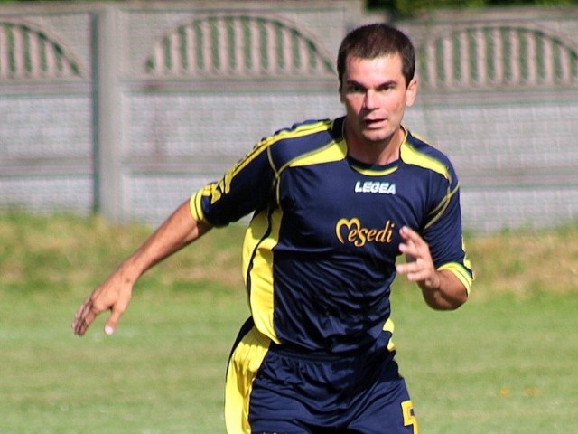 Adam Berbelicki w przeszłości grał choćby w Odrze Opole i Skalniku Gracze. Teraz dowodzi na boisku drużyną Orła Źlinice.