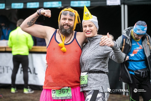 W niedzielę, 30 grudnia, odbył się czwarty bieg w ramach przełajowego cyklu CITY TRAIL w Bydgoszczy (5 km). Zawody odbyły się w karnawałowym klimacie - wielu uczestników pobiegło w barwnych przebraniach, świętując w ten sposób koniec roku. W imprezie wzięło udział 589 dorosłych i ponad 300 dzieci. Zwycięstwo w biegu głównym odnieśli Marta Szenk i Bartosz Kotłowski.ASW Black Panther Bydgoszcz - sukcesy młodych zawodników MMA