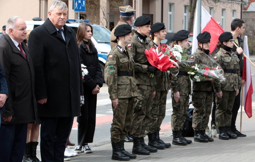 Pod grudziądzkim pomnikiem upamiętniającym ofiary zbrodni...