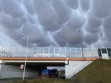 Meteorologiczny fenomen na Tarnowem i regionem. Bąbelkowe chmury wyglądały zjawiskowo. Mamy zdjęcia
