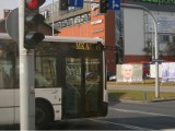 Wsiadasz do autobusu? Najpierw pozwól innym wysiąść!