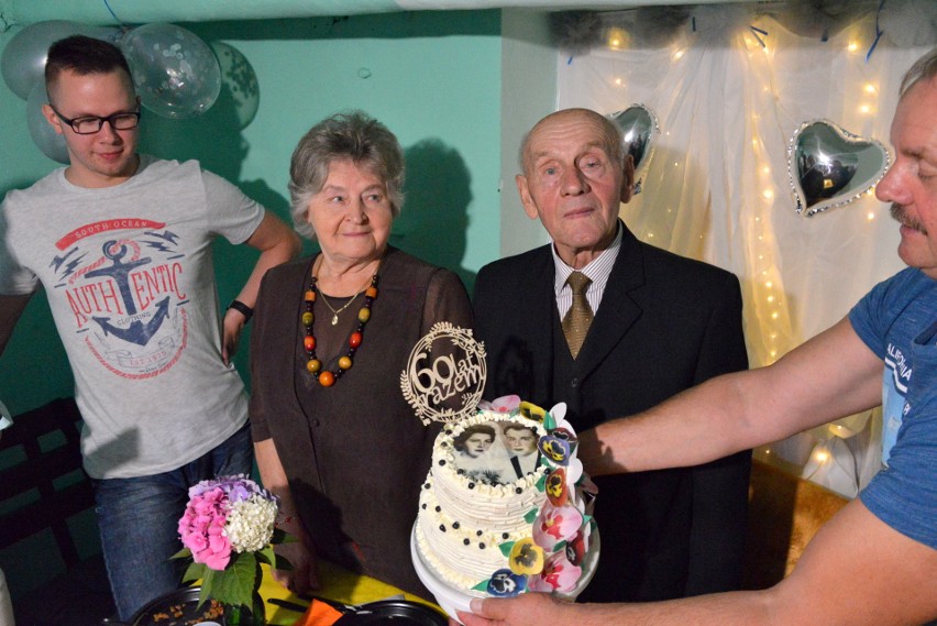 Poznali się w Tumlinie i żyją tutaj już ponad 80 lat. Irena i Marian Markiewiczowie świętowali 60 rocznicę zawarcia małżeństwa
