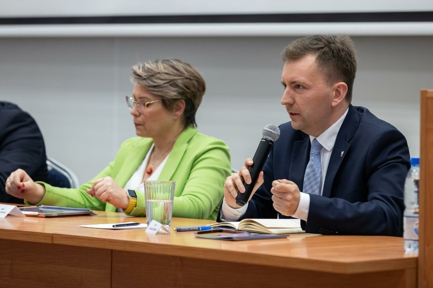 Joanna Czerska-Thomas i Łukasz Schreiber podczas debaty...