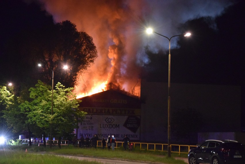 Ogromny pożar w Częstochowie przy Monte Cassino. Pali się...