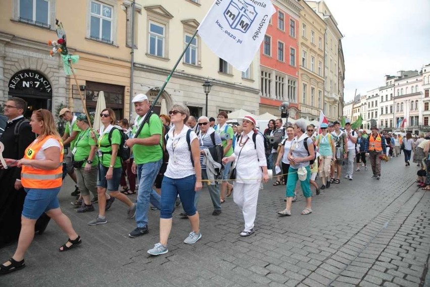 Kraków. Pielgrzymi tłumnie ruszyli na Janą Górę [ZDJĘCIA]