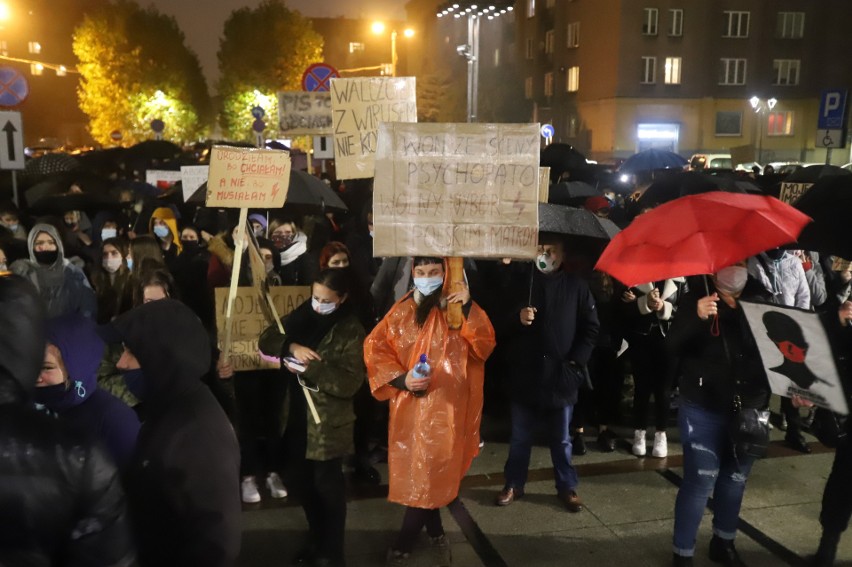 Strajk kobiet w Sosnowcu. Mieszkańcy spotkali się na...