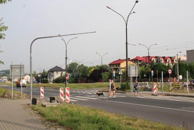 Na przejściu dla pieszych na al. Kołłątaja w Będzinie powstaje sygnalizacja świetlnaZobacz kolejne zdjęcia/plansze. Przesuwaj zdjęcia w prawo - naciśnij strzałkę lub przycisk NASTĘPNE