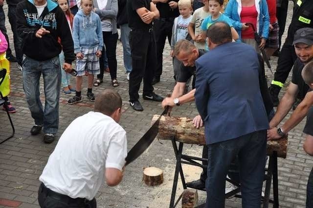 Konkurs cięcia drewna, przygotowany przez sołtysa Tryszczyna, wzbudził tradycyjnie wiele emocji i radości