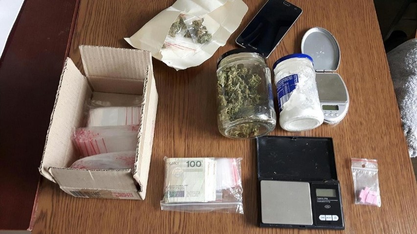 21-latek z Błonia aresztowany za posiadanie narkotyków