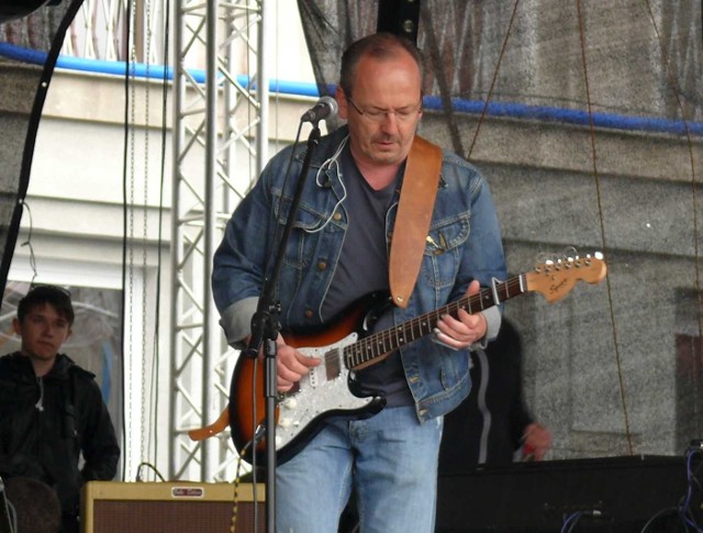 Wes Gałczyński gra z zespołem twardy rokowy blues i od lat zachwyca słuchaczy brzmieniem swojej gitary.