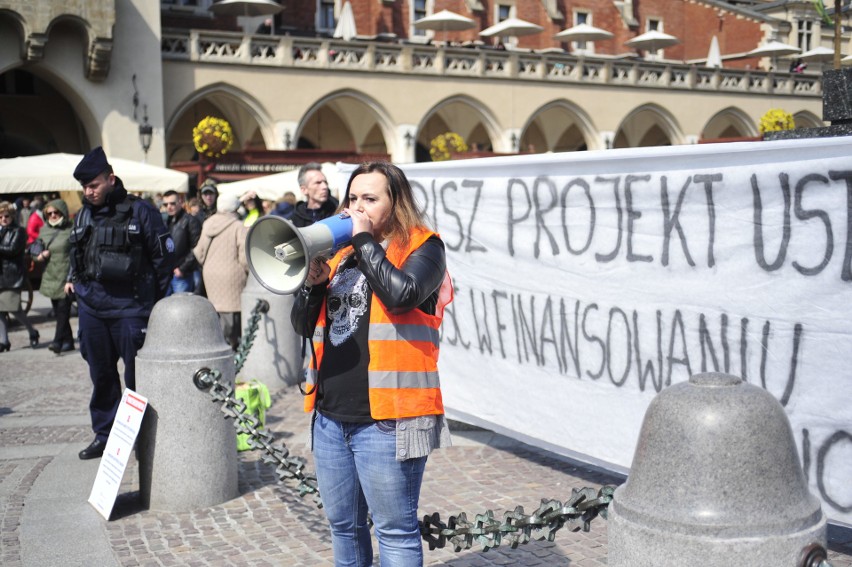 Kraków. Na Rynku Głównym protestowali przeciwko Kościołowi [ZDJĘCIA]