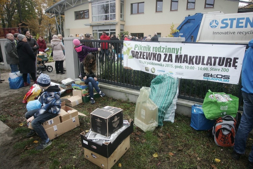 "Drzewko za makulaturę": W Starym Zoo tłumy poznaniaków