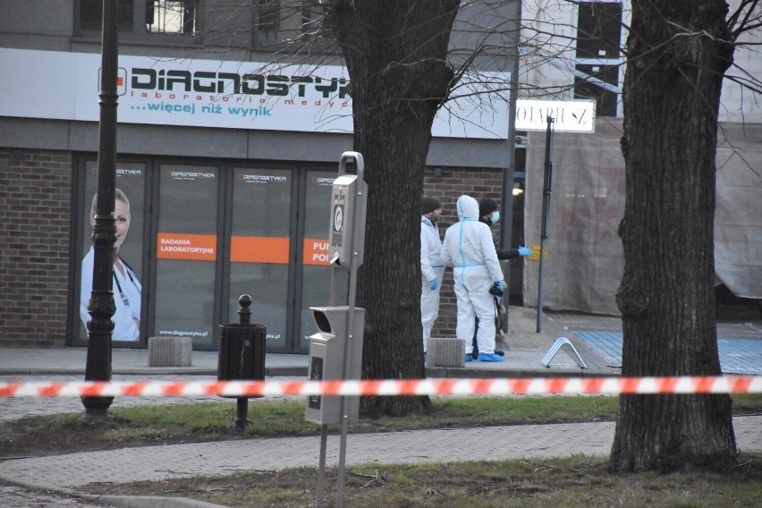 Policja zatrzymała pięć osób podejrzanych o brutalny atak w...