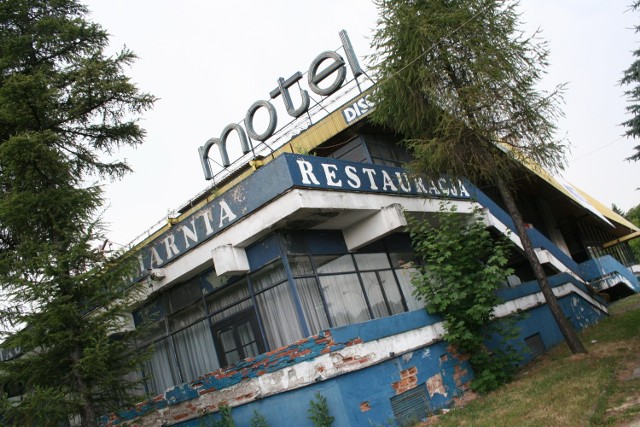 Motel Krak niszczeje, a miasto zamiast na nim zarabiać, płaci 77 tys. zł rocznie za ochronę