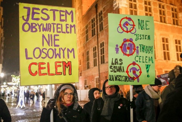 Protest w Gdańsku [19.01.2018]. Około 200 uczestników domagało się zmian w przyjętym w grudniu prawie myśliwskim