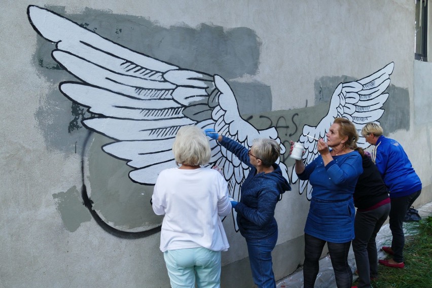Anielskie skrzydła w Suchedniowie. W niedzielę pod nimi odbędzie się charytatywna akcja (ZDJĘCIA)
