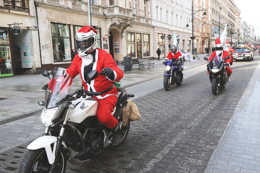 Parada Mikołajów na motorach w Łodzi. MotoMikołaje z prezentami dla dzieci z Domów Dziecka [ZDJĘCIA]