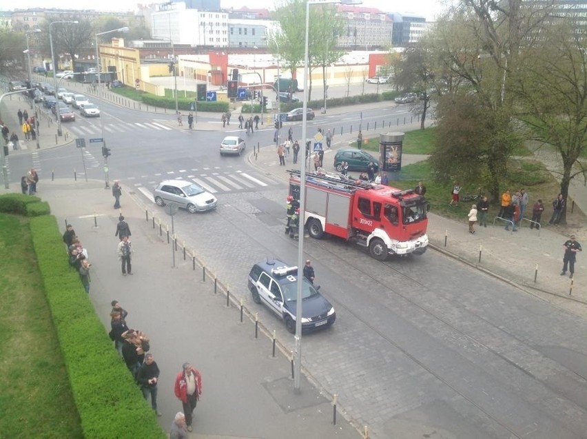 Wrocław: Pożar samochodu przy Zielińskiego (ZDJĘCIA)