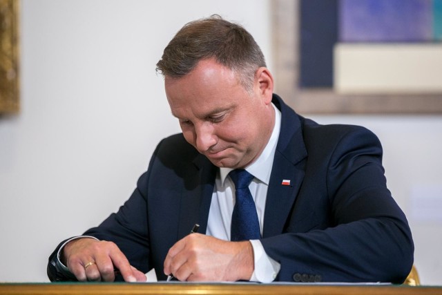 Prezydent Andrzej Duda podpisał ustawę wprowadzającą nowe 500 plus dla rolników.