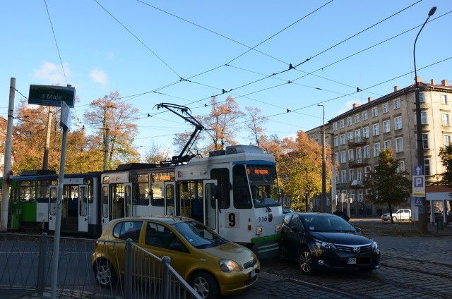 Kolizja tramwaju z samochodem osobowym