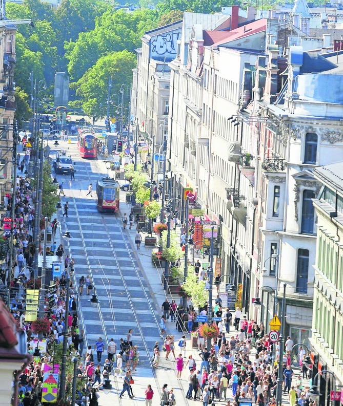 Centrum Obserwacji Monitoringu zlokalizowane w gmachu Urzędu...